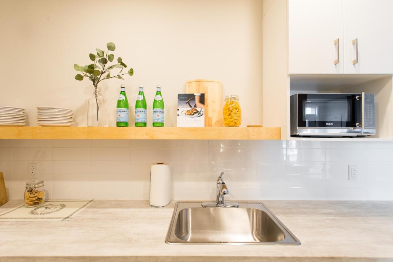Trendy Little Italy 3 Bedroom Condo By Den Stays Montreal Exteriér fotografie
