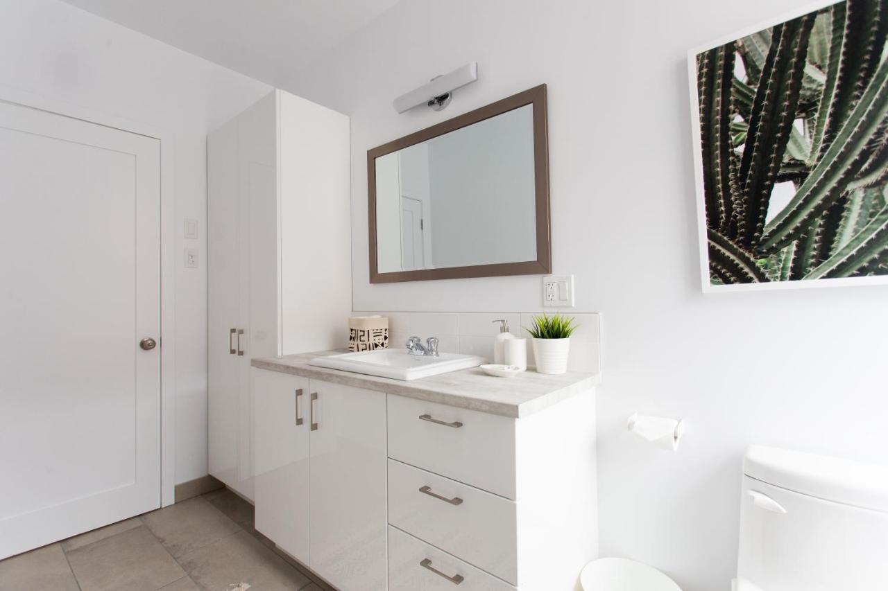 Trendy Little Italy 3 Bedroom Condo By Den Stays Montreal Exteriér fotografie