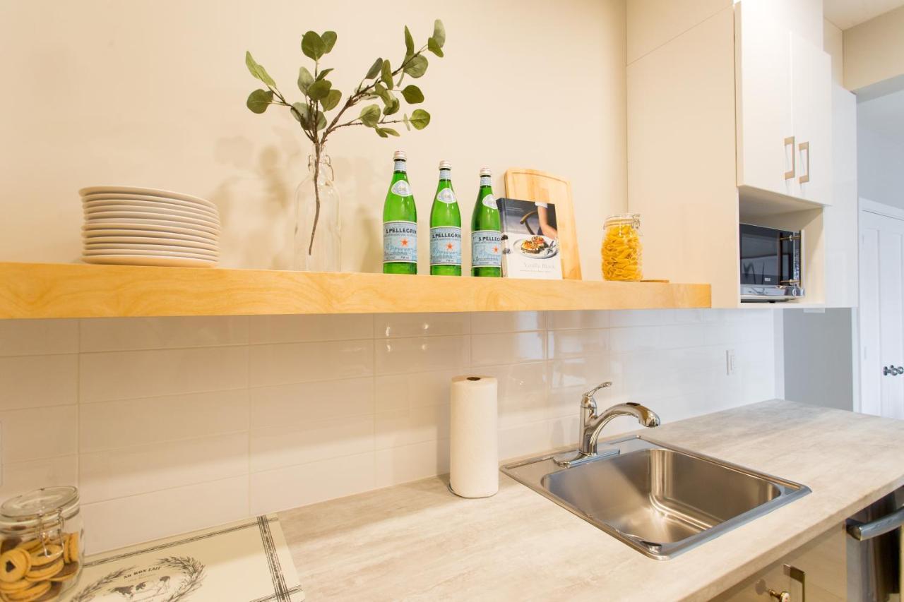 Trendy Little Italy 3 Bedroom Condo By Den Stays Montreal Exteriér fotografie