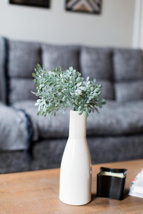 Trendy Little Italy 3 Bedroom Condo By Den Stays Montreal Exteriér fotografie