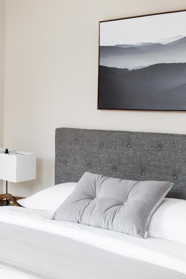 Trendy Little Italy 3 Bedroom Condo By Den Stays Montreal Exteriér fotografie