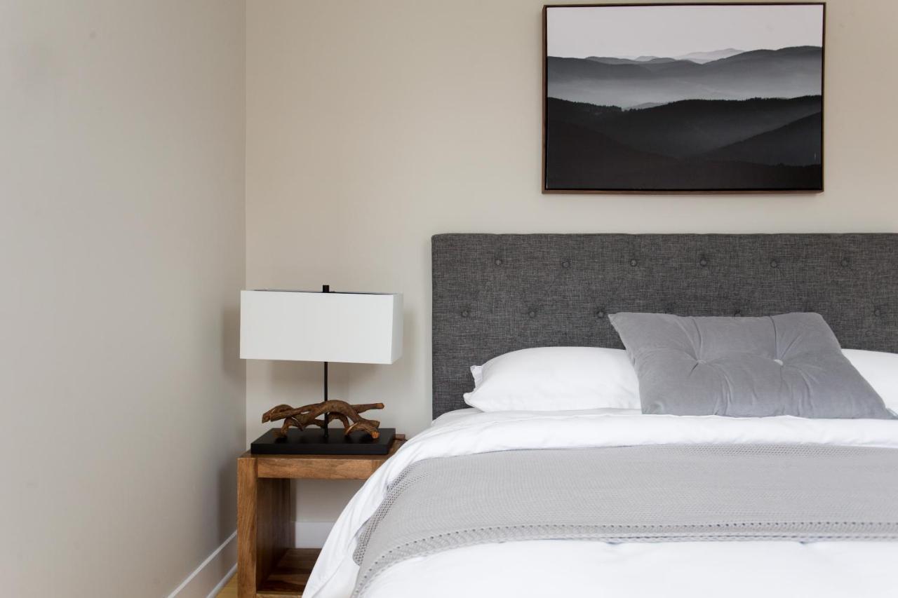 Trendy Little Italy 3 Bedroom Condo By Den Stays Montreal Exteriér fotografie