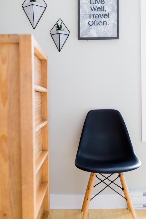 Trendy Little Italy 3 Bedroom Condo By Den Stays Montreal Exteriér fotografie